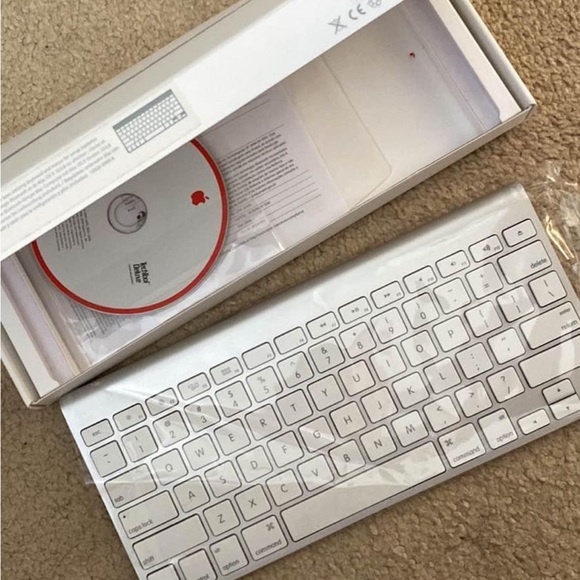 Apple wireless keyboard NIB - Picture 3 of 4